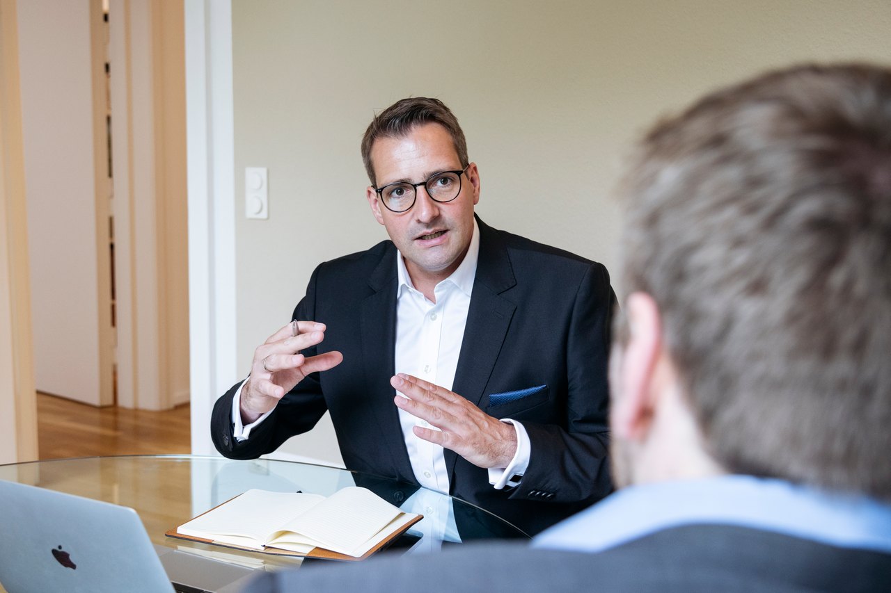 Christoph Meyer, Gründer und Geschäftsführer von Legal Mind, im Beratungsgespräch